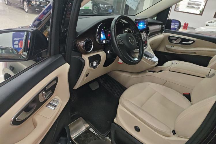 Used Mercedes-Benz V-Class 2020 V 260 Avantgarde Edition
