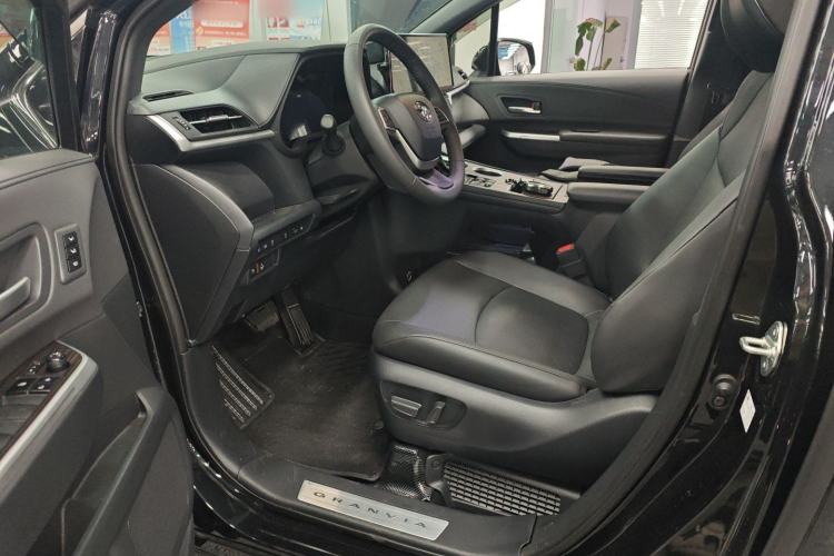 Used Toyota Granvia 2024 2.5L Hybrid Prestige PLUS Four-Wheel Drive Version
