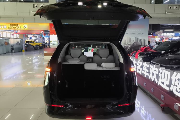 Used XPeng X9 2024 702 Ultra-Long Range Max
