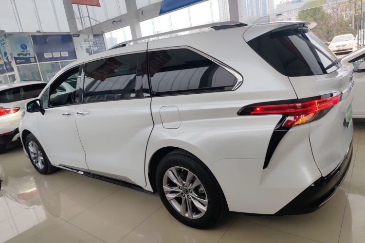 Used Toyota Sienna 2021 2.5L Hybrid Platinum Edition