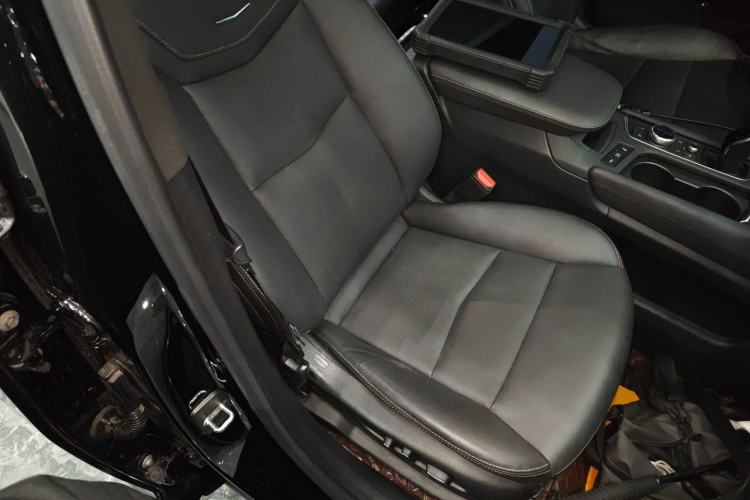 Used Cadillac XT6 2022 2.0T Six-Seater Four-Wheel-Drive Luxury Standard Edition
