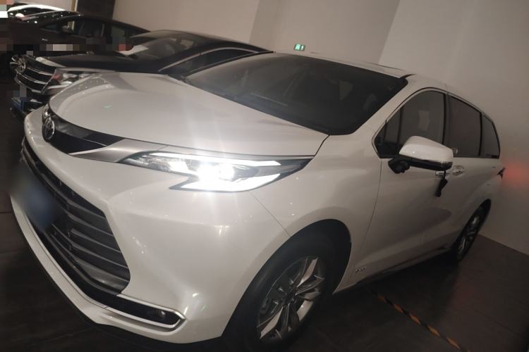 Used Toyota Sienna 2024 2.5L Hybrid Luxury Edition
