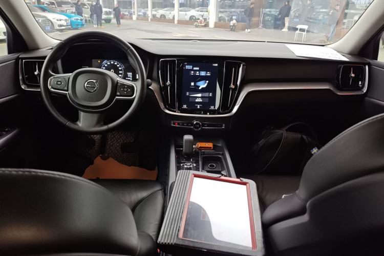 Used Volvo S60 2022 B4 Zhiyi Luxury Edition
