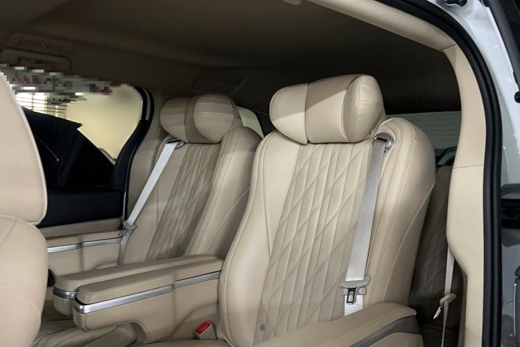 Used Buick GL8 2023 Facelifted Land Cruiser Executive Luxury Version
