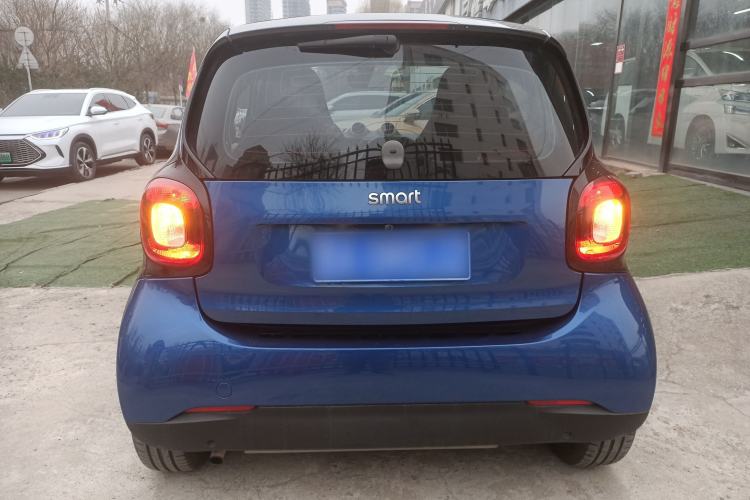 Used smart fortwo 2015 1.0L 52 kW hardtop Dynamic version
