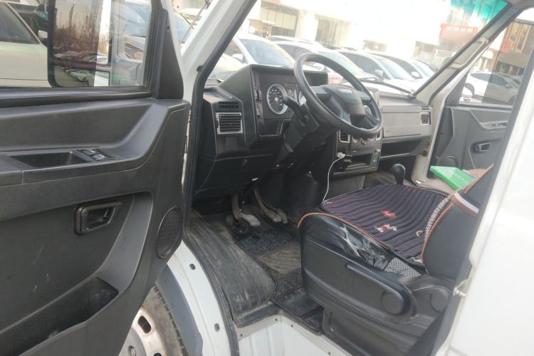 Used Iveco Daily 2021 2.5T A35 M1 Passenger Van 5-9 Seater Short Wheelbase Mid-Roof Design Dual Tires Manual Doors