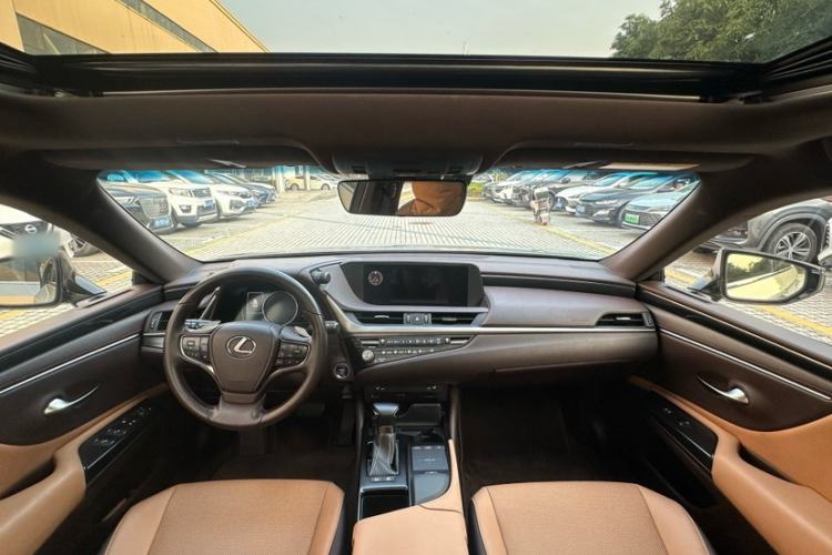 Used Lexus ES 2021 300h Excellence Edition
