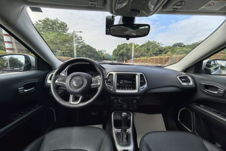 Used  Compass 2017 200T Automatic Family Edition
