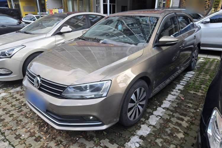 Used Volkswagen Sagitar 2017 230TSI Automatic Comfort Version
