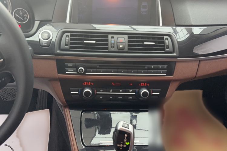 Used BMW 5 Series 2014 520Li Elegant Model
