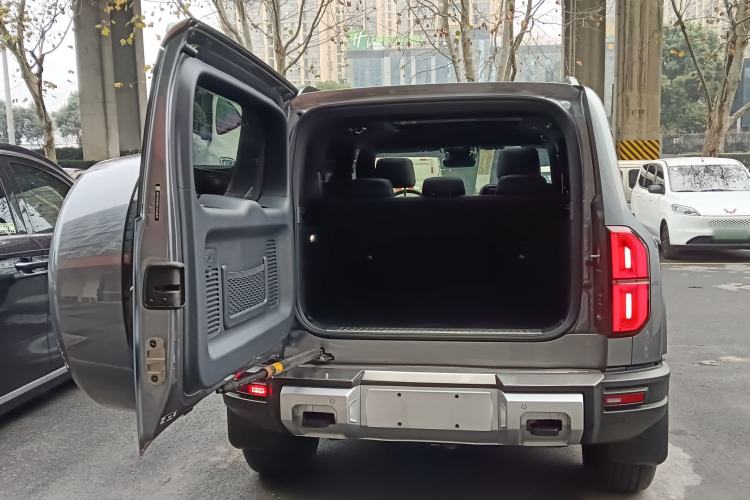 Used  Leopard 5 2023 Explore Edition