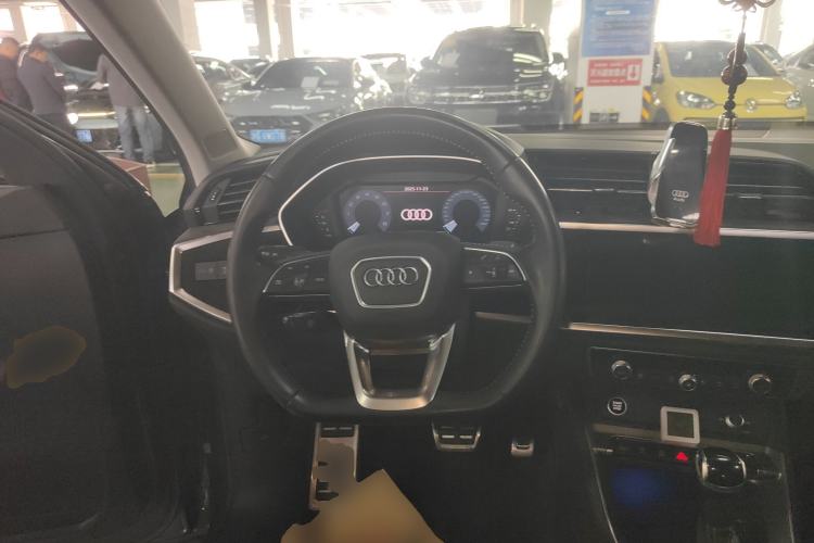 Used Audi Q3 2021 40 TFSI Fashion Dynamic Model
