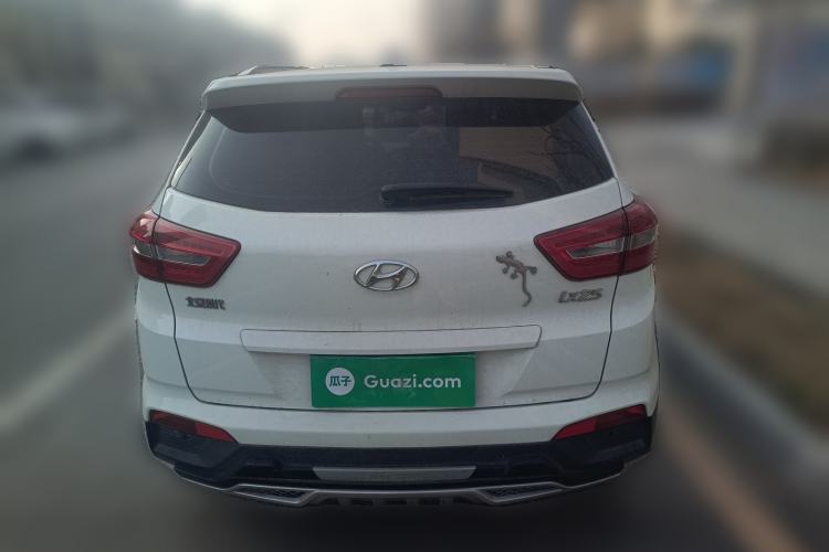 Used Hyundai ix25 2015 1.6L Automatic Two-Wheel-Drive Deluxe DLX Model
