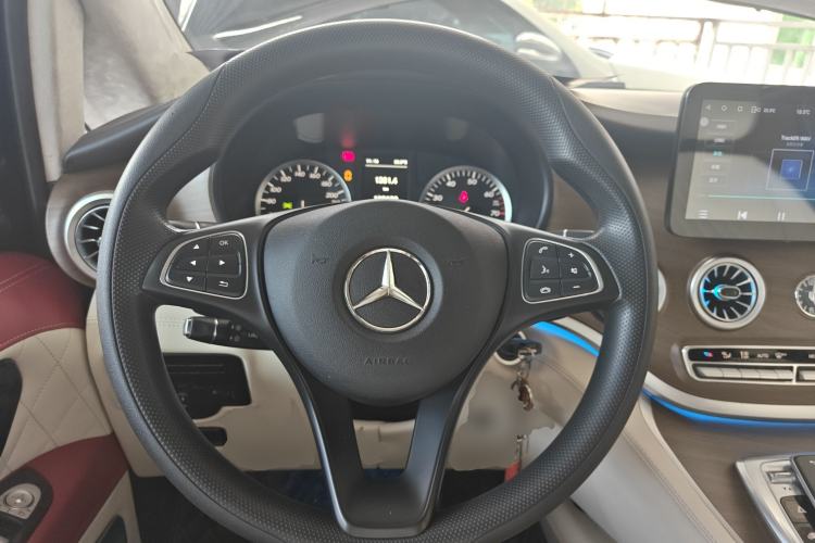 Used Mercedes-Benz Vito 2018 2.0T Elite Version 7 Seats China VI Emission Standard
