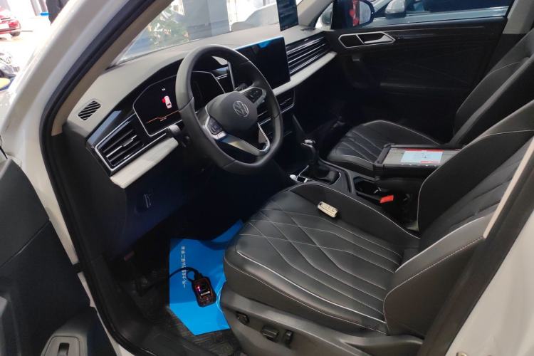 Used Volkswagen Tiguan L 2024 Outstanding Model 300TSI Automatic Two-Wheel Drive Longteng Edition
