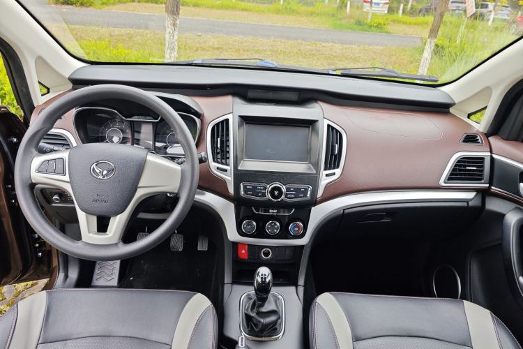 Used HYOSOW H3 2015 1.5L Manual Comfort Model
