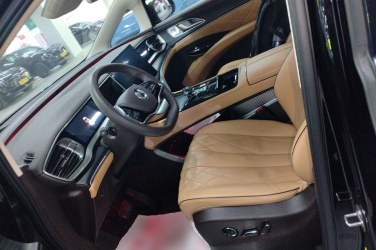 Used Denza D9 2024 DM-i 980 Four-Wheel Drive Flagship Model
