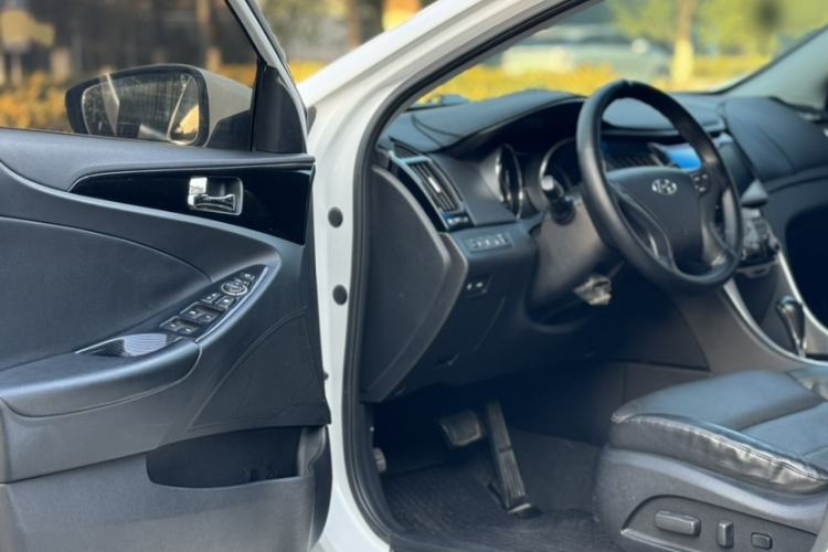 Used Hyundai Sonata 2014 2.0L Automatic Luxury Edition
