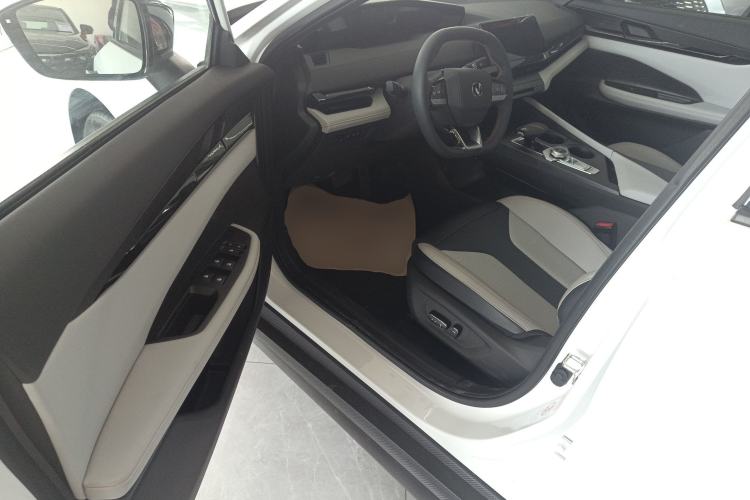 Used Changan UNI-V iDD 2024 Blue Whale Smart Electric iDD 136km ZhiKu Model