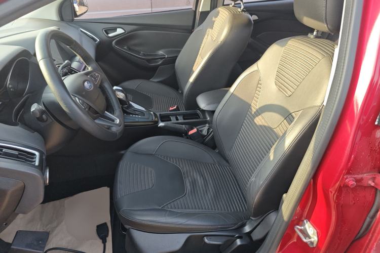 Used Ford Focus 2015 Hatchback 1.6L Automatic Fashion Edition