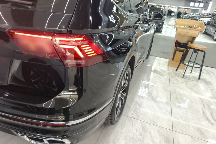 Used Volkswagen Tiguan L 2022 330TSI Automatic Two-Wheel Drive R-Line Flagship Edition
