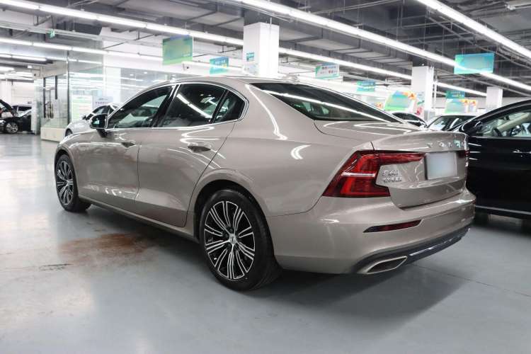 Used Volvo S60 2021 T4 Zhiyi Luxury Edition
