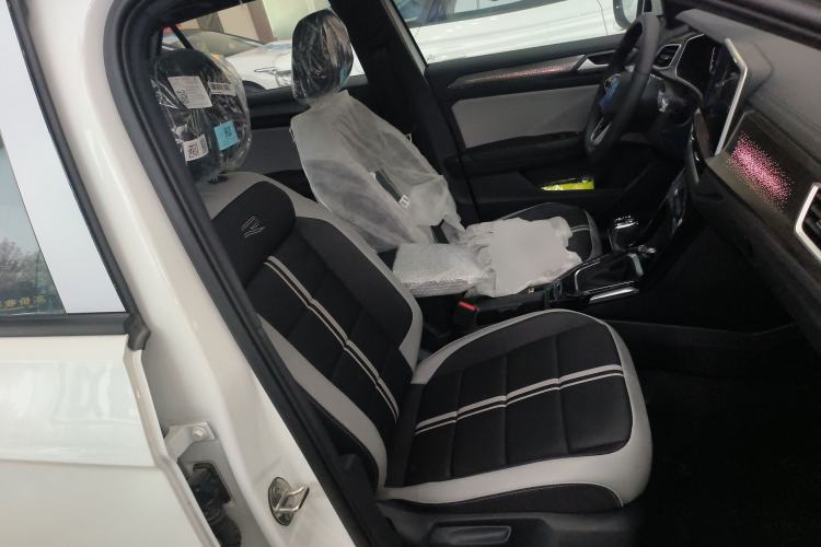 Used Volkswagen T-ROC 2025 Facelift Model 2 300TSI DSG Two-Wheel Drive Chenguang Edition
