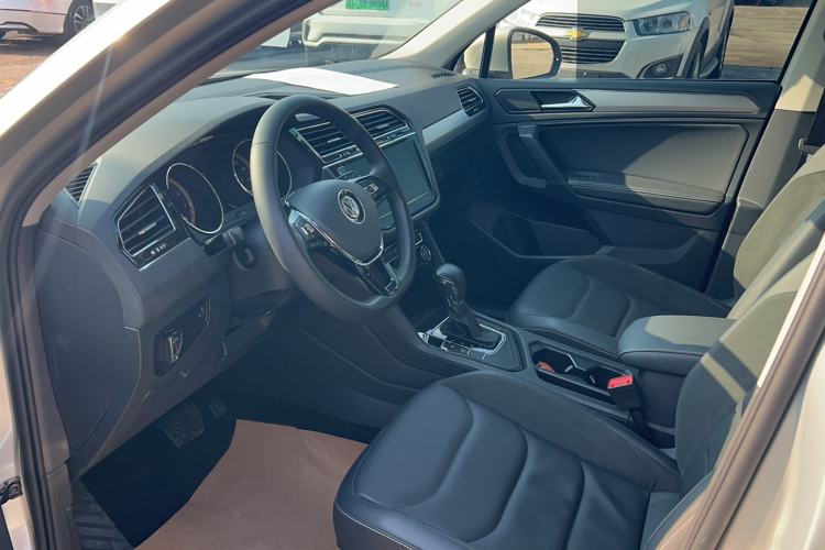 Used Volkswagen Tiguan L 2019 Updated Version 330TSI Automatic Two-Wheel Drive Panoramic Comfort Edition China VI Standard
