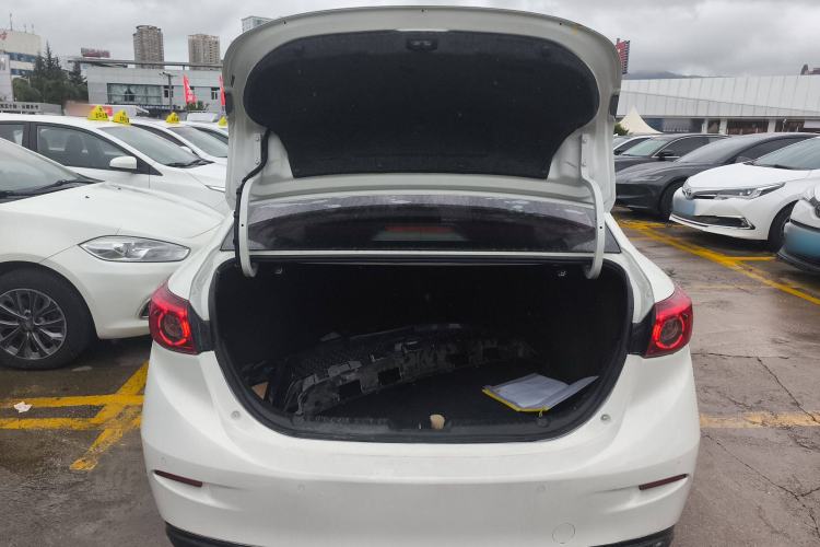 Used Mazda Mazda 3 Axela 2017 Sedan 1.5L Automatic Luxury Model Emission Standard China V
