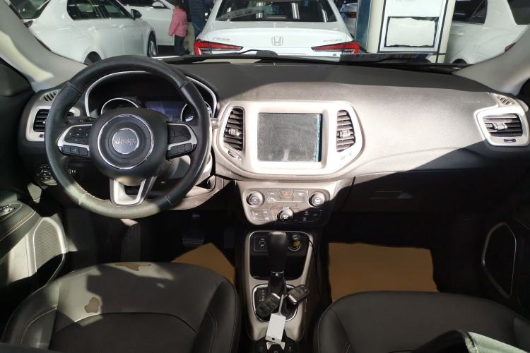 Used  Compass 2017 200T Automatic Family Edition
