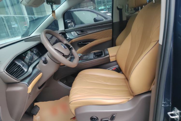 Used Denza D9 2022 DM-i 1040 Prestige Model
