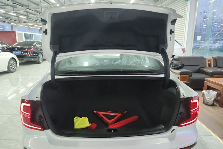 Used Volvo S60 2025 B4 Zhiyuan Luxury Edition