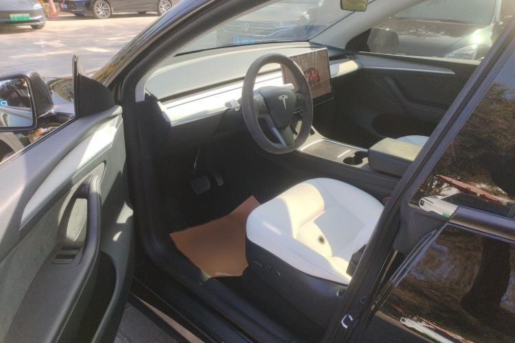 Used Tesla Model Y 2023 Rear-Wheel-Drive Version