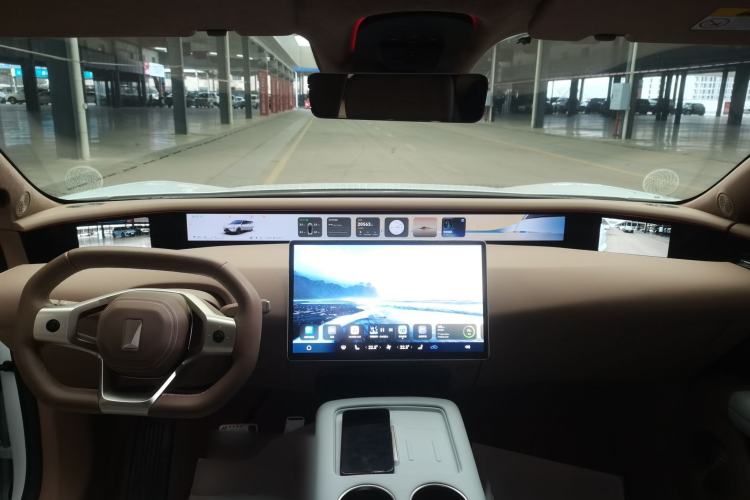 Used  07 2024 Max Extended-Range Edition