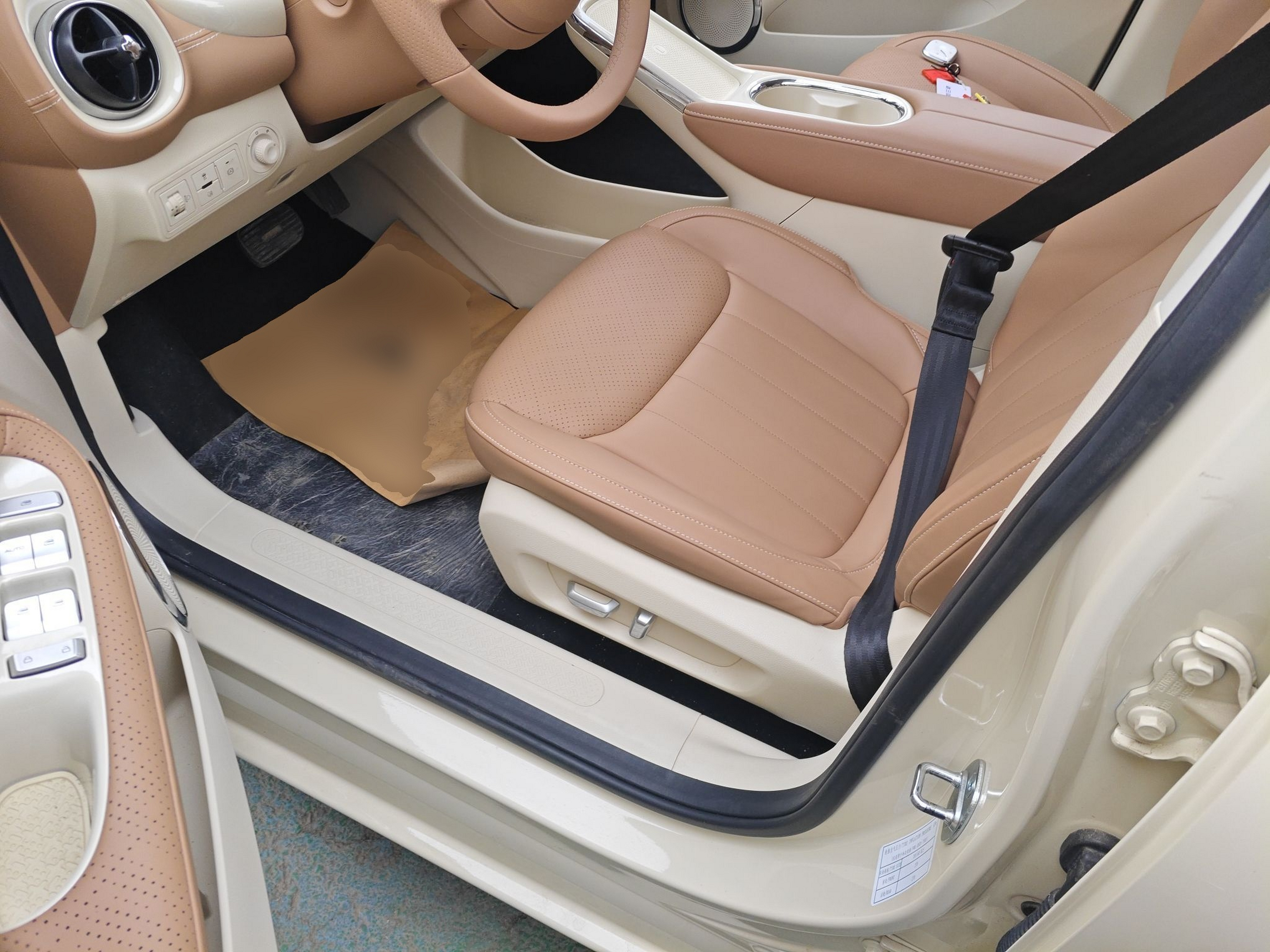 Переднее сиденье в автомобиле