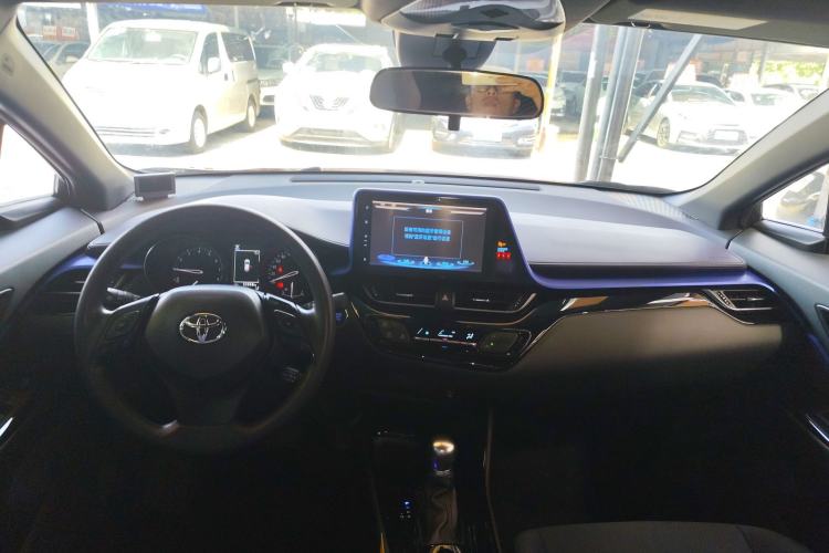 Used Toyota C-HR 2018 2.0L Leading with Sunroof China VI Standard

