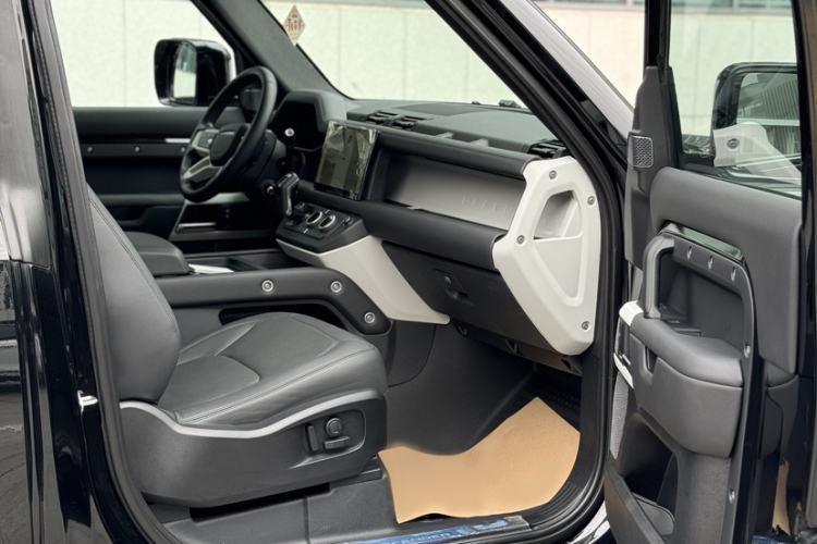 Used Land Rover Defender 2023 Facelift 90 3.0T P400 XS
