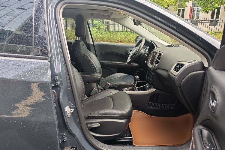 Used  Compass 2017 200T Automatic Family Edition
