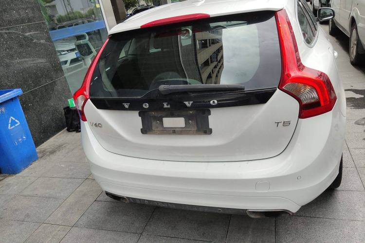 Used Volvo V60 2015 T5 Zhiya Edition
