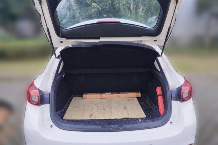 Used Mazda Mazda 3 Axela 2017 Hatchback 2.0L Automatic Luxury Model Emission Standard China V