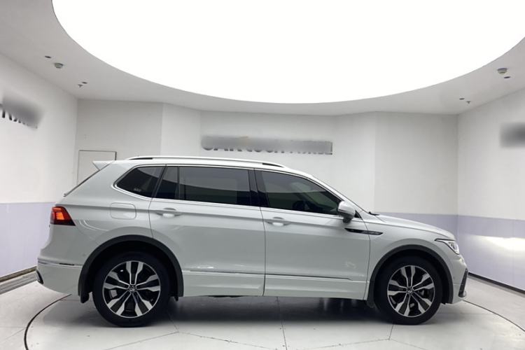 Used Volkswagen Tiguan L 2023 330TSI Automatic Two-Wheel Drive R-Line Enjoyment Edition
