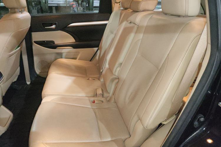 Used Toyota Highlander 2018 2.0T Two-Wheel Drive Luxury Edition 7 Seats China VI Standard
