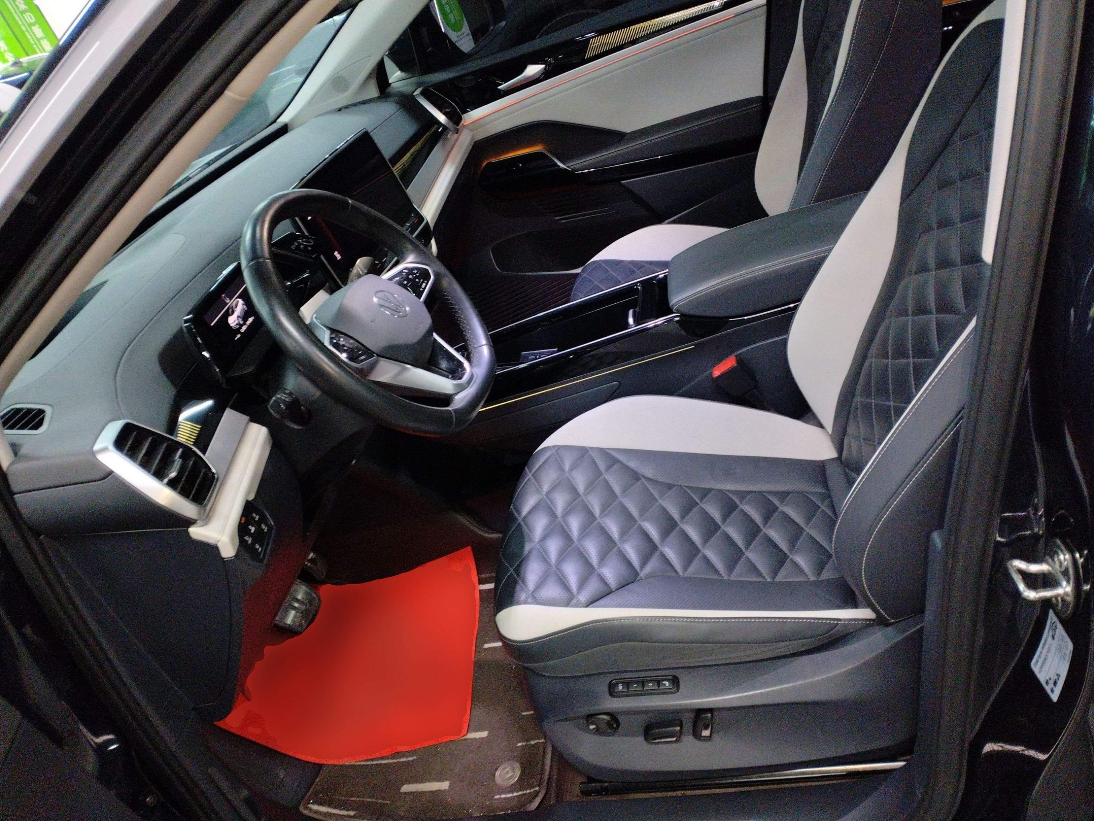 المقاعد الأمامية داخل السيارة