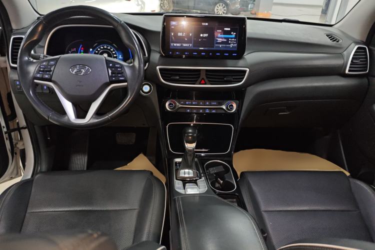 Used Hyundai Tucson 2019 280TGDi Dual-Clutch Two-Wheel Drive Fashion Edition China VI Standard
