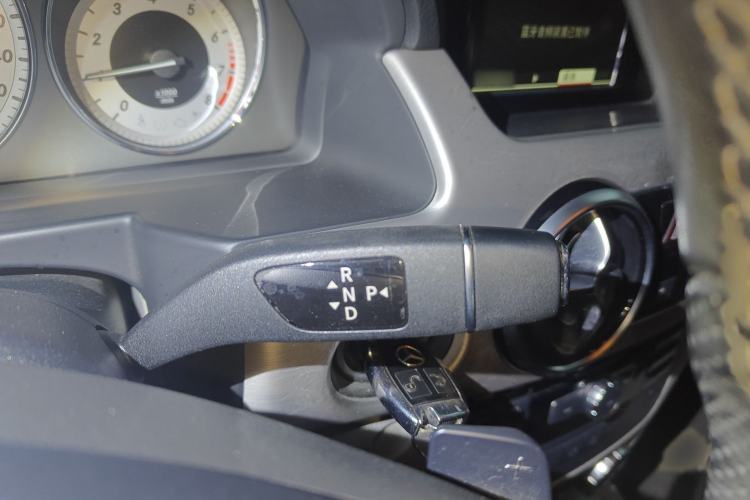 Used Mercedes-Benz GLK-Class 2013 GLK 300 4MATIC Dynamic Sunroof Model