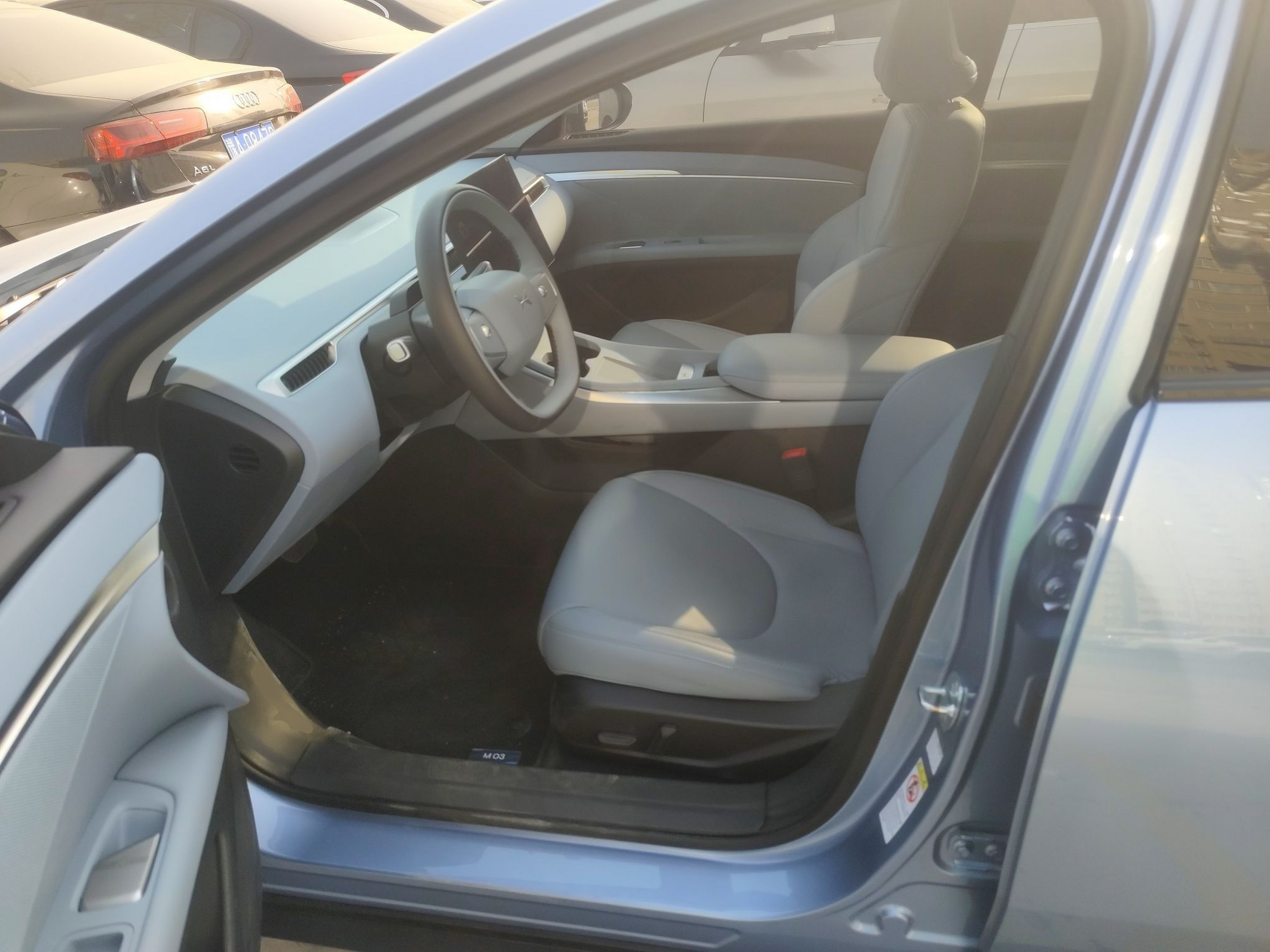 Переднее сиденье в автомобиле