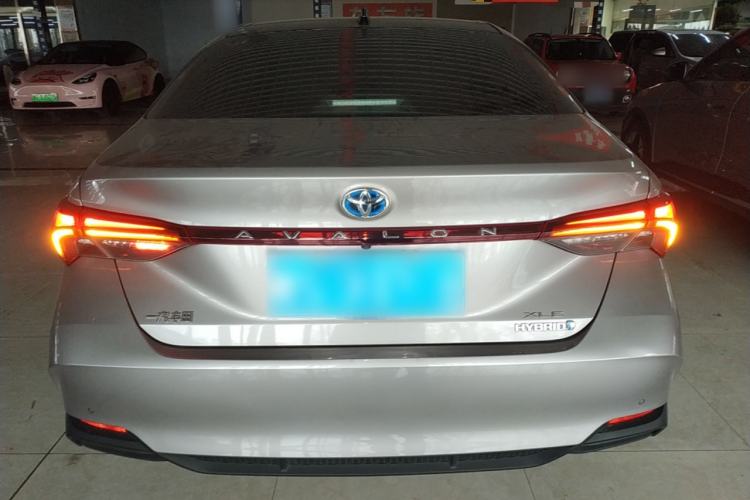 Used Toyota Avalon 2019 Dual-Engine 2.5L XLE Prestige Version China VI Standard
