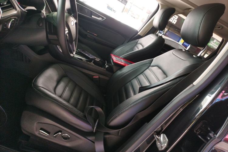 Used Ford Edge 2015 2.0T GTDi Two-Wheel-Drive High-Line Version
