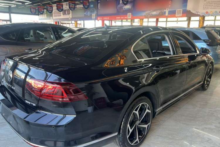 Used Volkswagen Magotan 2023 2 Million Units Limited Edition 330TSI DSG Leading Version
