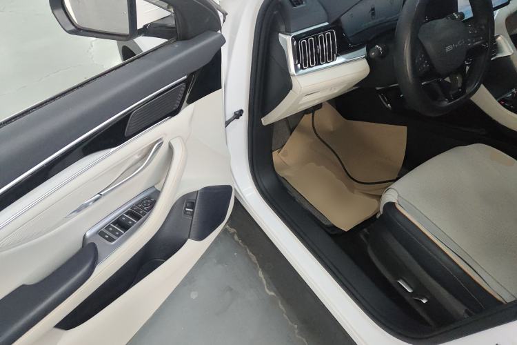 Used BYD Song PLUS New Energy 2024 Honor Edition EV 520km Premium Model
